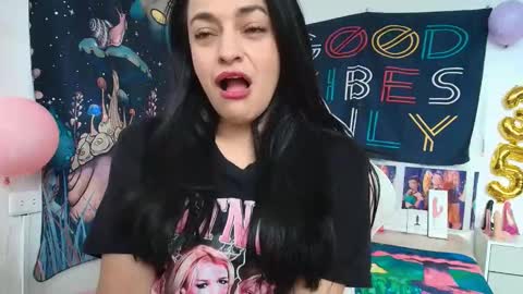 Snapshot of azucenaxxxgp chatting on 15, 5, 2026 Azucena R online show from 15, 5, 2026