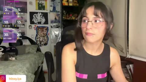 Snapshot of b0nnie_h0ney chatting on 25, 5, 2026 Lyanna online show from 25, 5, 2026