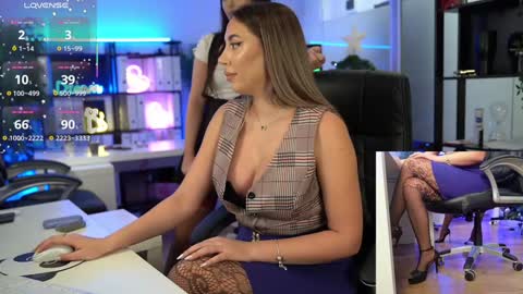 Olivia and Lexi online show from 15, 12, 2025