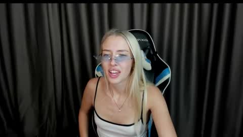 Snapshot of baby__xoxo chatting on 27, 9, 2025 Alice online show from 27, 9, 2025