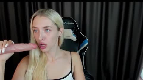 Snapshot of baby__xoxo chatting on 30, 9, 2025 Alice online show from 30, 9, 2025