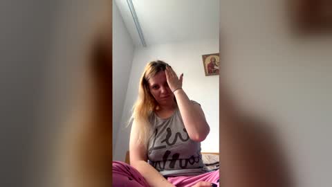 Snapshot of baby_blondee chatting on 12, 4, 2026 Baby Blonde online show from 12, 4, 2026