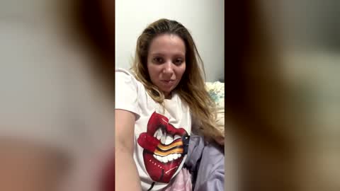 Snapshot of baby_blondee chatting on 21, 4, 2026 Baby Blonde online show from 21, 4, 2026