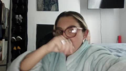 baby_girls2224 online show from 22, 4, 2026