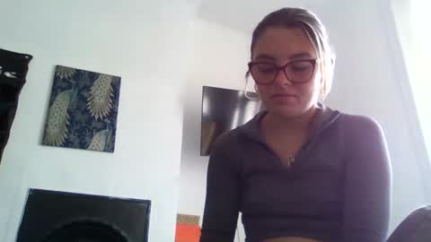 baby_girls2224 online show from 24, 4, 2026