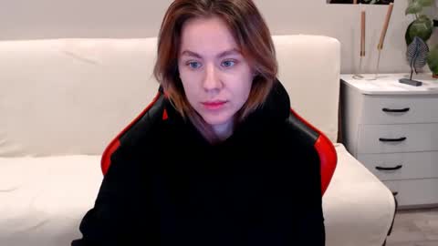 baby_kitte online show from 13, 1, 2025