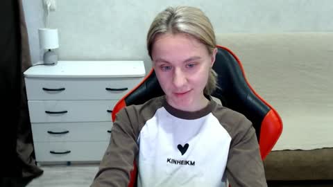 baby_kitte online show from 20, 10, 2025