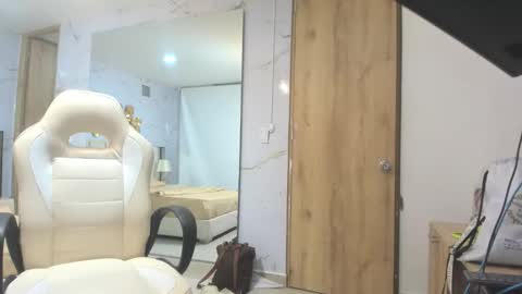 Snapshot of babyangel18_ chatting on 29, 9, 2025 ANGEL online show from 29, 9, 2025