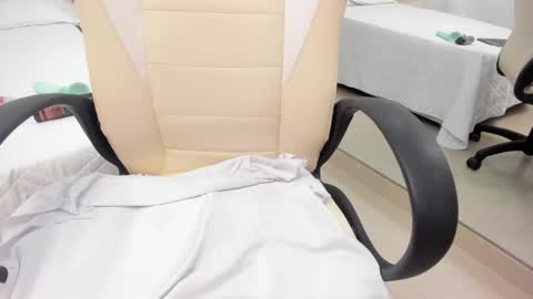 Snapshot of babyangel18_ chatting on 12, 10, 2025 ANGEL online show from 12, 10, 2025