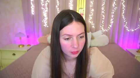 Snapshot of babylumii chatting on 15, 4, 2026 Lady Vi online show from 15, 4, 2026