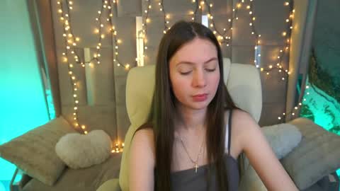 Snapshot of babylumii chatting on 4, 5, 2026 Lady Vi online show from 4, 5, 2026