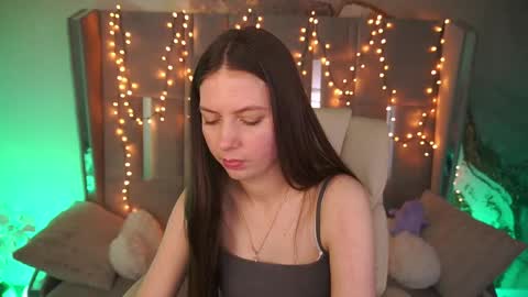 Snapshot of babylumii chatting on 7, 5, 2026 Lady Vi online show from 7, 5, 2026