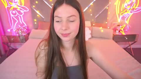 Snapshot of babylumii chatting on 18, 5, 2026 Lady Vi online show from 18, 5, 2026