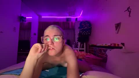 baddieprettypussy online show from 18, 4, 2026