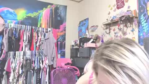 badgirl25alldatime online show from 19, 3, 2026