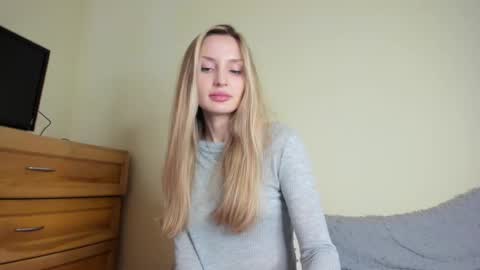 Snapshot of badmodel_ chatting on 12, 9, 2025 Name online show from 12, 9, 2025