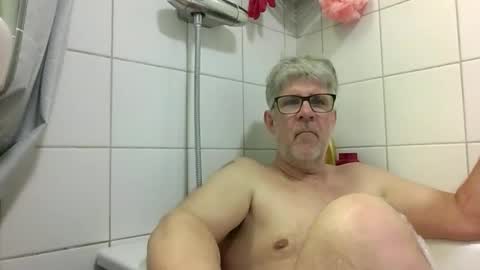 Snapshot of baggelina75 chatting on 19, 5, 2026 baggelina75 online show from 19, 5, 2026