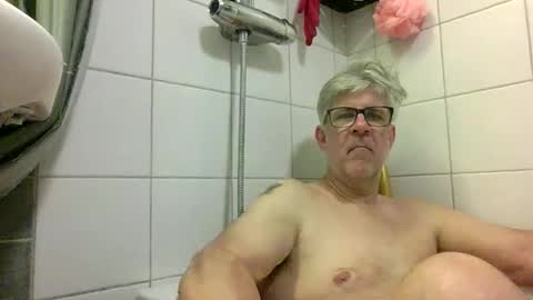 Snapshot of baggelina75 chatting on 28, 5, 2026 baggelina75 online show from 28, 5, 2026