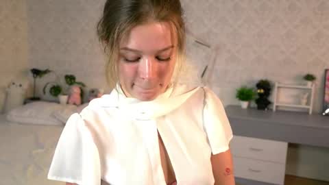Snapshot of bambi_bimboo chatting on 7, 6, 2026 Mila online show from 7, 6, 2026