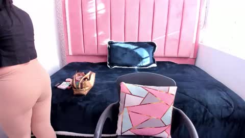 Snapshot of barbara_fox__ chatting on 18, 12, 2025 B A R B A R A online show from 18, 12, 2025