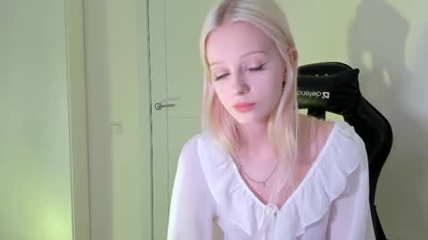 Snapshot of barbie_bella07 chatting on 6, 1, 2026 Bella online show from 6, 1, 2026