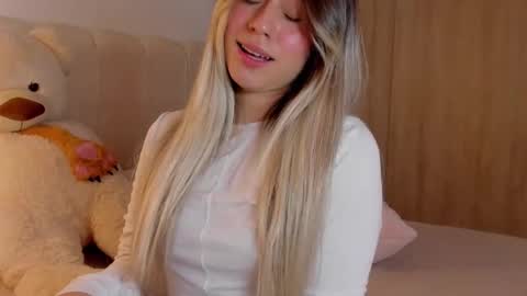 Snapshot of barbie_blon chatting on 5, 11, 2025 Barbie Blonde online show from 5, 11, 2025