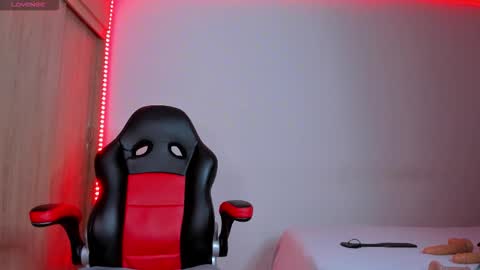 Nicolle  online show from 3, 11, 2025