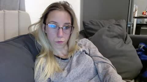 Snapshot of barelylegalblondy chatting on 16, 5, 2026 Lena online show from 16, 5, 2026