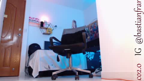 Bastian Independent Model online show from 22, 12, 2024