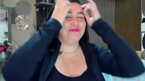 Snapshot of bbwluxurymuse chatting on 19, 5, 2026 bbwluxurymuse online show from 19, 5, 2026