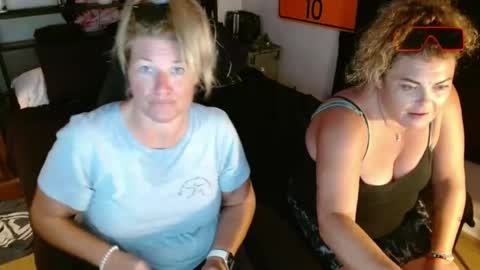 Snapshot of beachbum1417 chatting on 25, 7, 2026 Shower Confessions online show from 25, 7, 2026