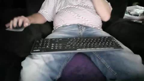 Snapshot of beachguy38 chatting on 9, 11, 2025 beachguy38 online show from 9, 11, 2025