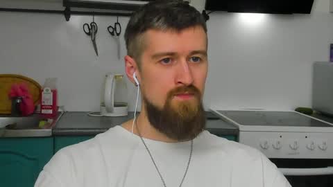 Snapshot of bearded_legend chatting on 21, 4, 2026 Zeus online show from 21, 4, 2026