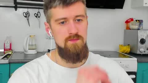 Snapshot of bearded_legend chatting on 23, 4, 2026 Zeus online show from 23, 4, 2026