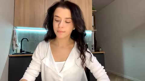 Snapshot of beatriceesmond chatting on 15, 10, 2025 Katie online show from 15, 10, 2025