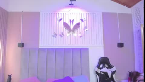 Snapshot of beauty_milf4 chatting on 13, 6, 2026 Chantall online show from 13, 6, 2026