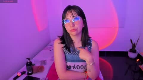 Snapshot of becca_be_ chatting on 5, 6, 2026 Becca is here online show from 5, 6, 2026