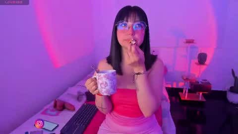Snapshot of becca_be_ chatting on 11, 6, 2026 Becca is here online show from 11, 6, 2026