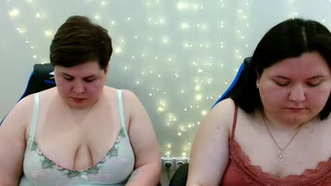 Snapshot of beckyandellen chatting on 16, 4, 2026 BeckyAndEllen online show from 16, 4, 2026
