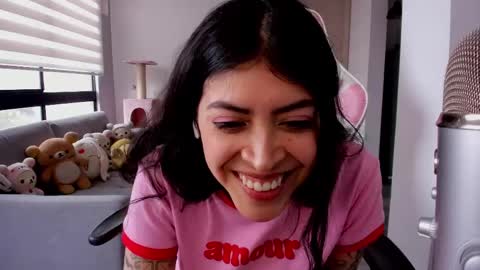 Snapshot of bedroomeyess chatting on 7, 3, 2025 Amber UwU IM MOVING AND IS CRAZY ILL BE BACK VERY SOON 3 MISS YA ALREADY online show from 7, 3, 2025