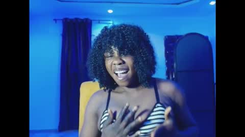 Snapshot of bee_baby1 chatting on 6, 11, 2025 bee_baby1 online show from 6, 11, 2025