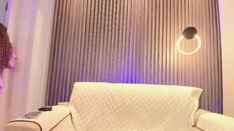 Snapshot of belinda_hills chatting on 13, 2, 2025 belinda online show from 13, 2, 2025