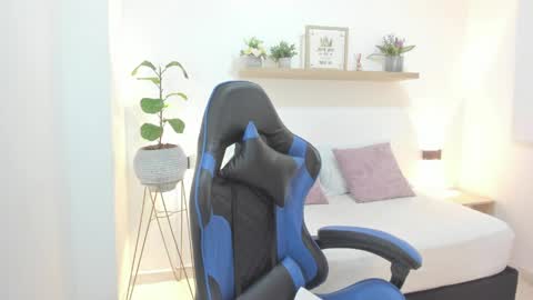 Snapshot of bella_99x chatting on 25, 4, 2026 Bel 3 online show from 25, 4, 2026