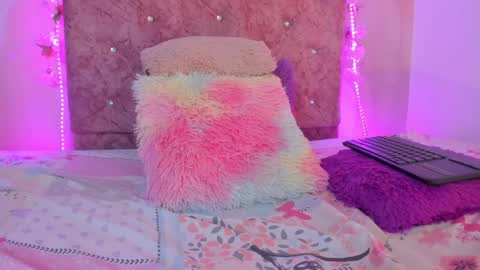 Snapshot of bella__sweets chatting on 10, 1, 2025 Melanie online show from 10, 1, 2025