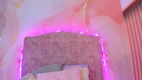 Snapshot of bella__sweets chatting on 9, 3, 2025 Melanie online show from 9, 3, 2025