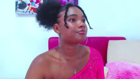 Snapshot of bella_adara1 chatting on 4, 2, 2025 CAMILA online show from 4, 2, 2025