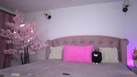 Emma  Bella online show from 3, 2, 2026