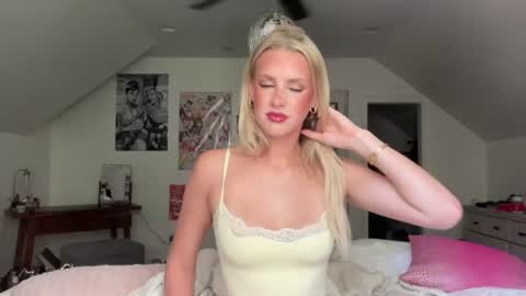 Snapshot of bella_christian chatting on 16, 7, 2026 Bella Baby online show from 16, 7, 2026