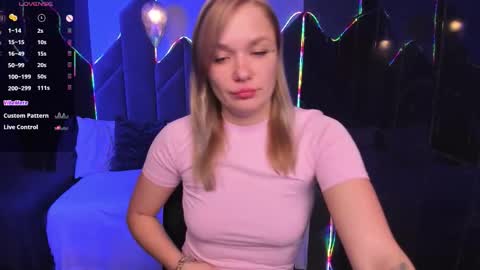 Snapshot of bella_cosmos chatting on 28, 10, 2025 Bella online show from 28, 10, 2025