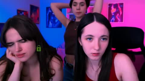 Snapshot of bella_dorn chatting on 11, 5, 2026 Bella online show from 11, 5, 2026